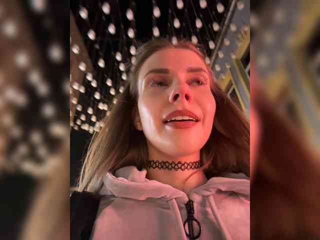 VikkiExtraCheese's chat room