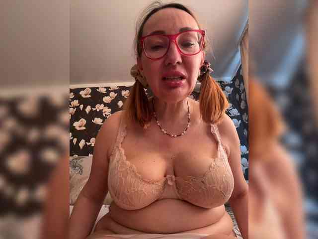 Pink-Lips's chat room