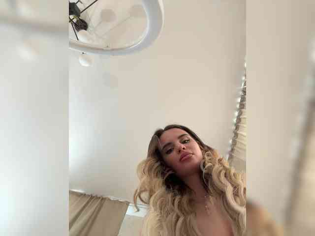 LedyMiya's chat room