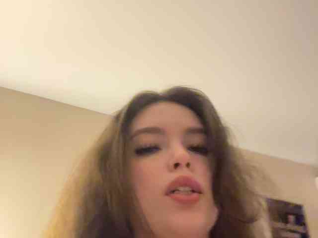 YourLadyyy's chat room
