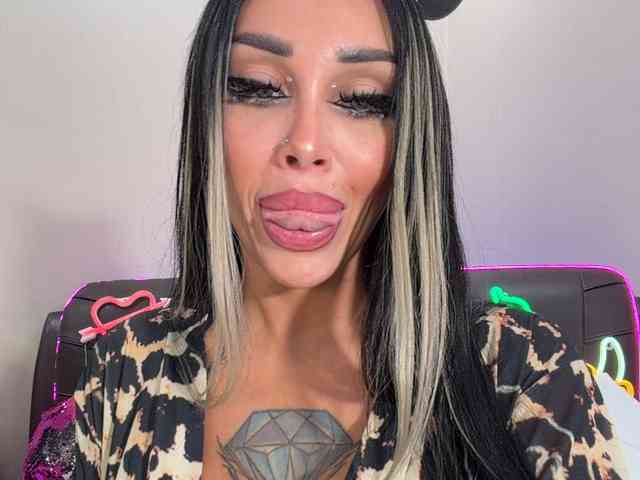 Cristalkate's chat room