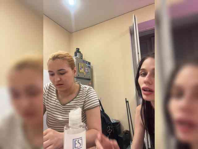 -Zoe-Love-'s chat room