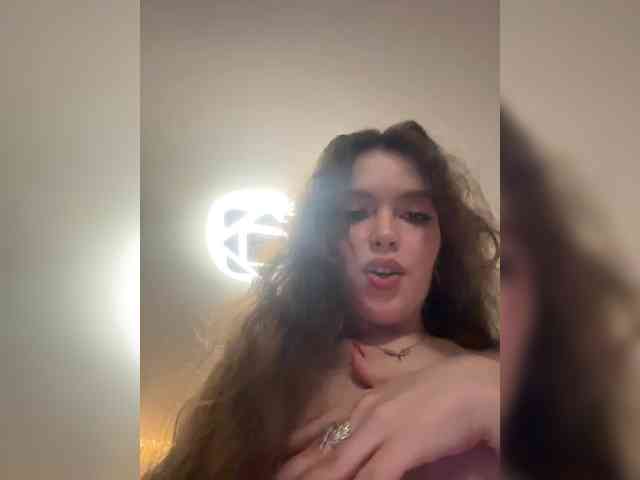 YourLadyyy's chat room