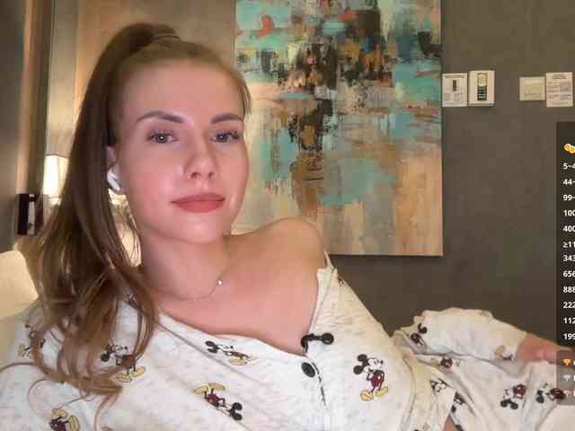 VikkiExtraCheese's chat room