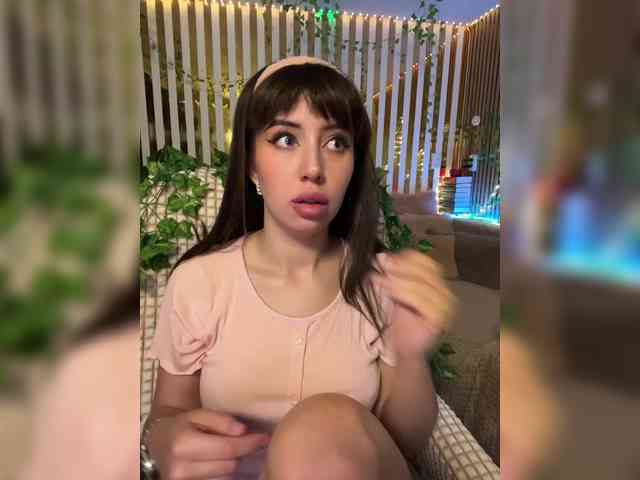-Violetttttka-'s chat room