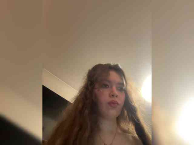 YourLadyyy's chat room