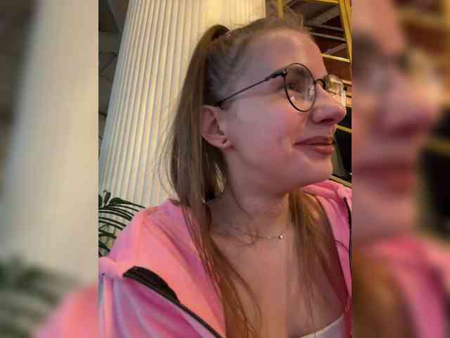 VikkiExtraCheese's chat room