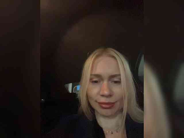 MirandaNow's chat room