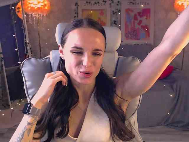 NicoleMerz's chat room