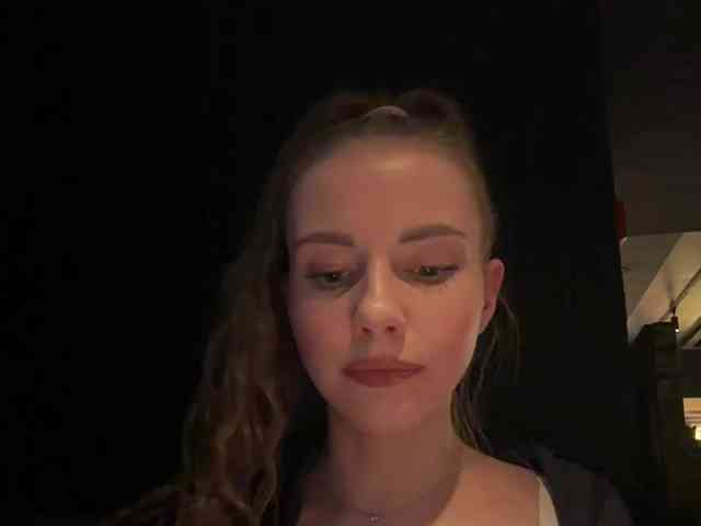 VikkiExtraCheese's chat room