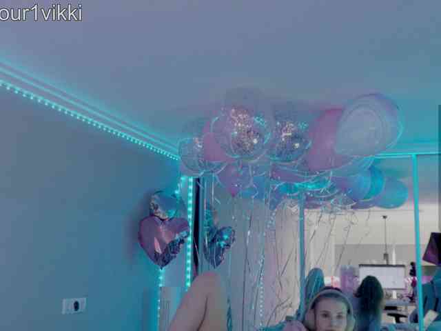 VikkiExtraCheese's chat room