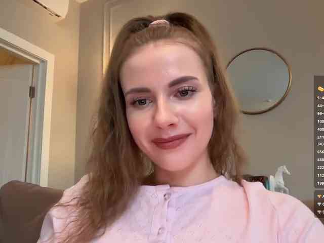 VikkiExtraCheese's chat room