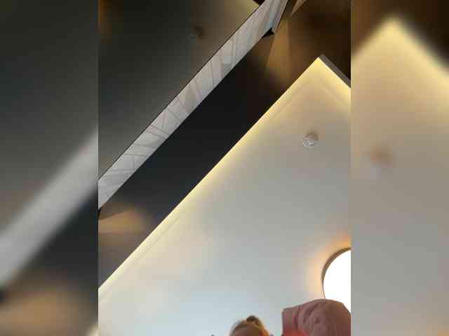 VikkiExtraCheese's chat room