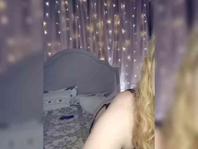 Her-Girl's chat room