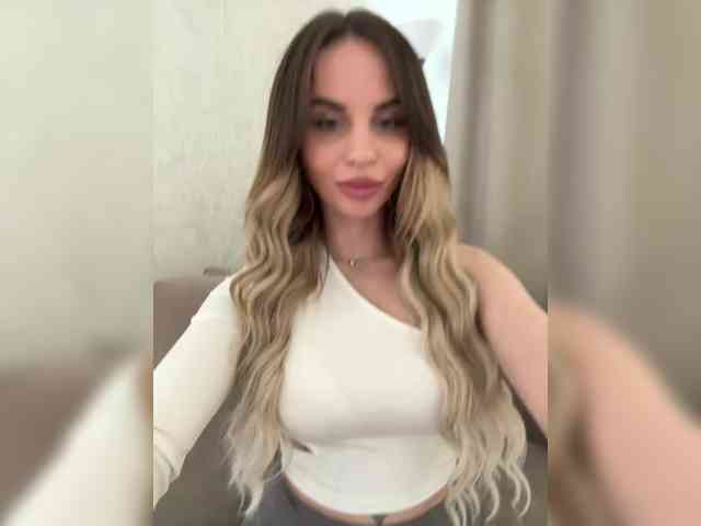 LedyMiya's chat room