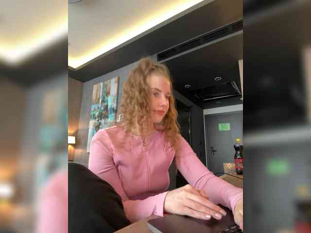 VikkiExtraCheese's chat room