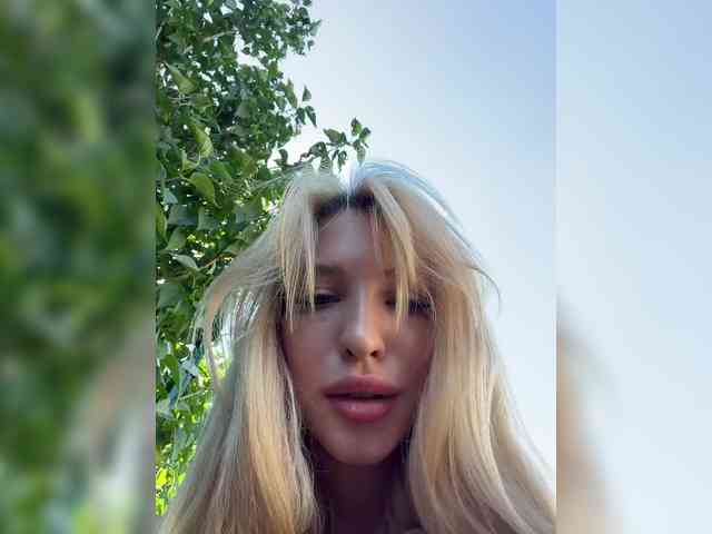 Cristi-Candy's chat room