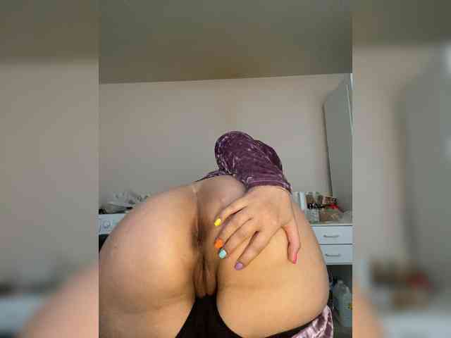 QueenFoxyLiza's chat room