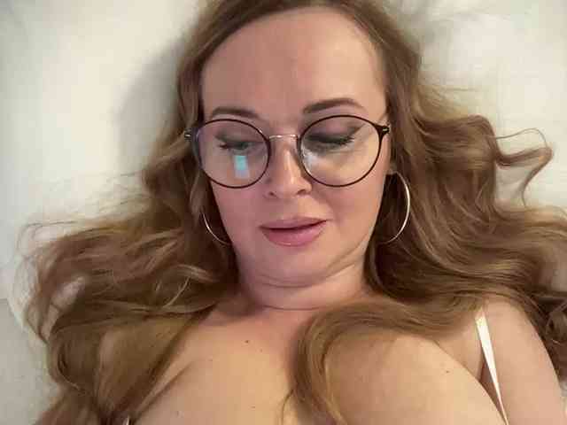 Milf_Zabava's chat room