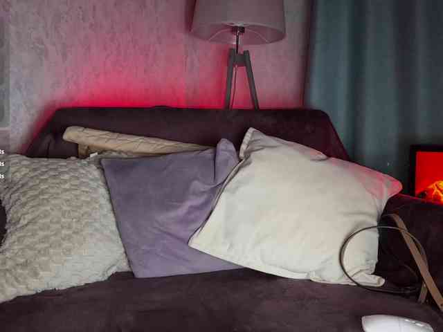 PinkFoxya's chat room