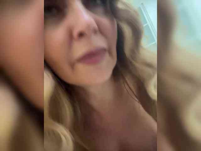 Milf_Zabava's chat room