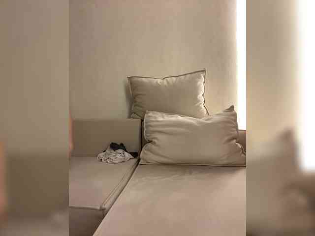 Annafirepussy's chat room