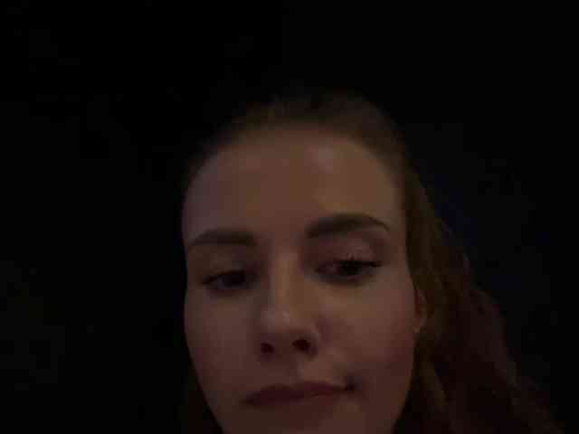 VikkiExtraCheese's chat room