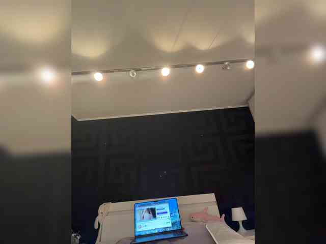 -Sara-'s chat room