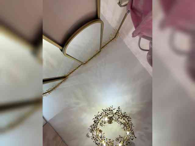 VikkiExtraCheese's chat room