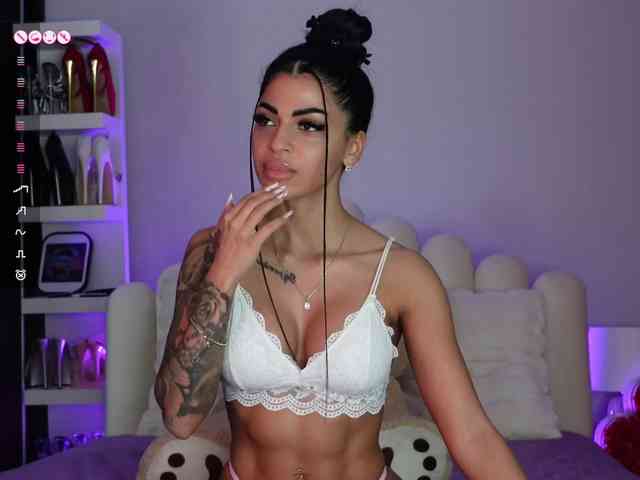 AngelaMyst's chat room