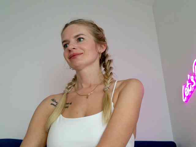 Mystique_Rose's chat room