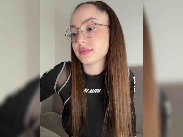 -Valeria-'s chat room