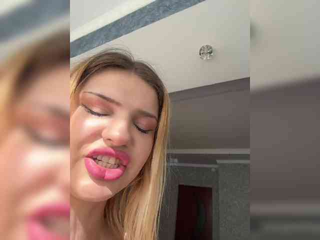 -Melani-'s chat room