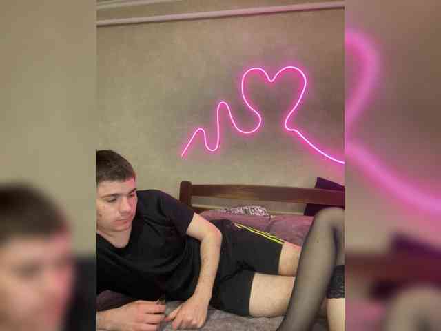 LeoCouple's chat room