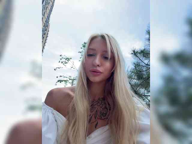 Cristi-Candy's chat room