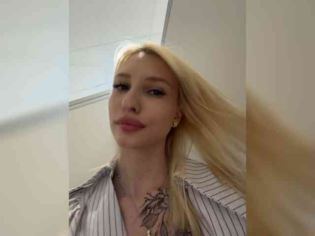 Cristi-Candy's chat room