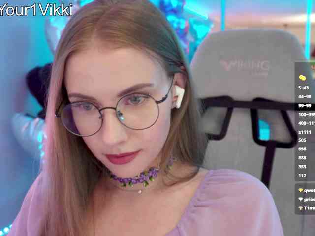 VikkiExtraCheese's chat room