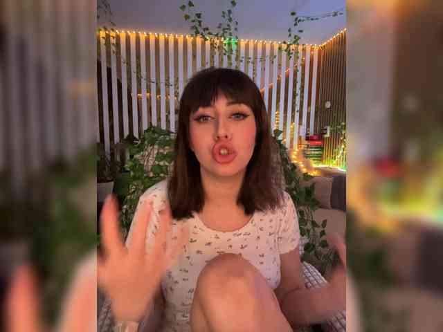 -Violetttttka-'s chat room