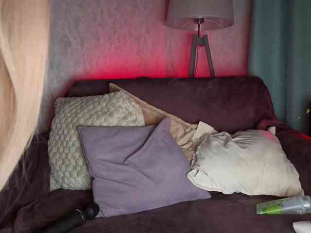 PinkFoxya's chat room