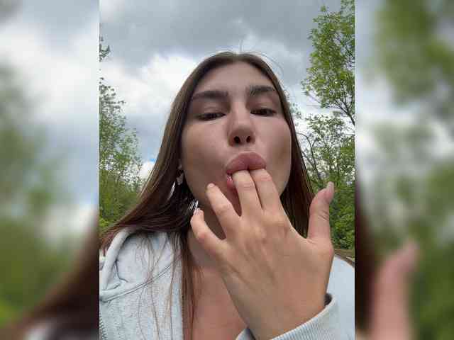 -EmilyBaby-'s chat room