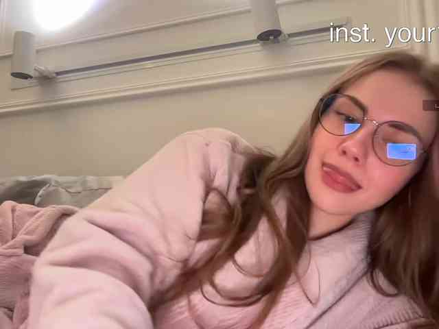 VikkiExtraCheese's chat room