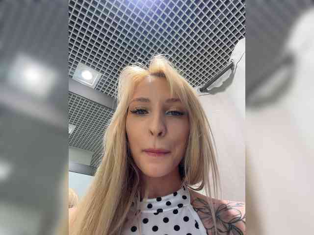 Cristi-Candy's chat room