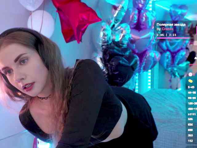 VikkiExtraCheese's chat room