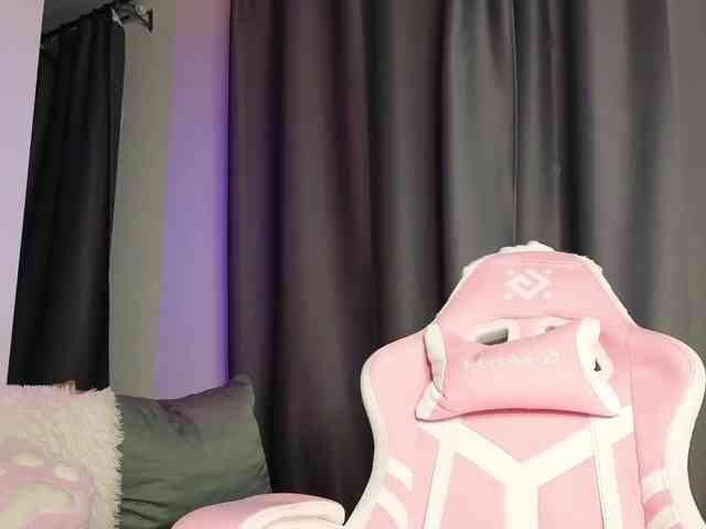 Eva--queen's chat room