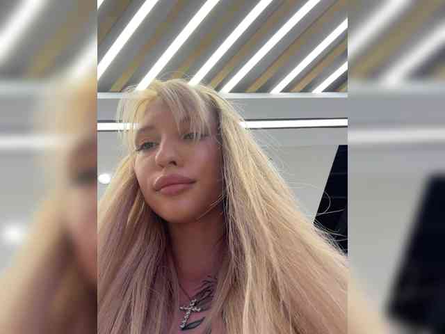Cristi-Candy's chat room
