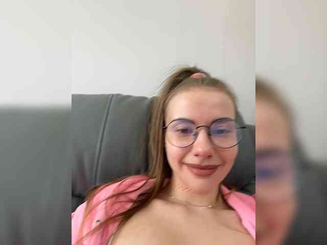 VikkiExtraCheese's chat room