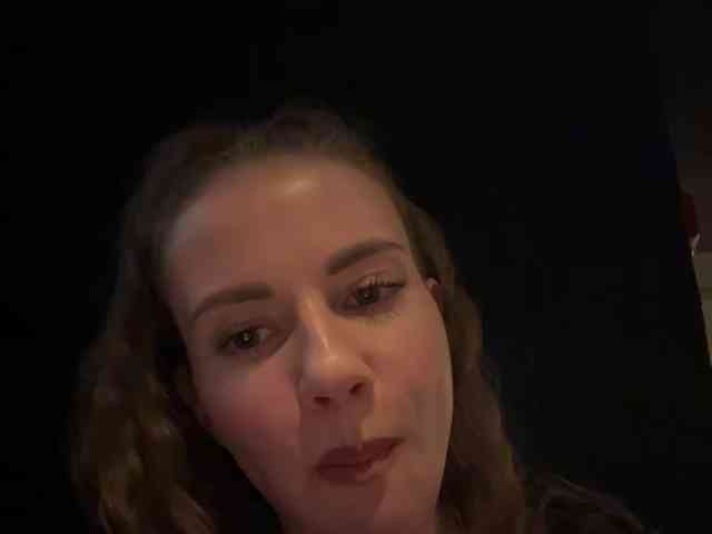 VikkiExtraCheese's chat room