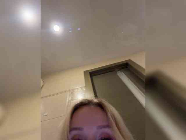 -Riviera-'s chat room