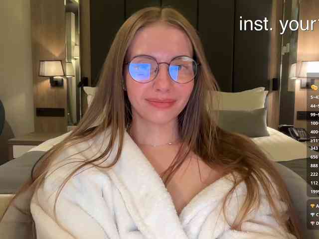 VikkiExtraCheese's chat room