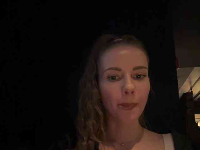VikkiExtraCheese's chat room